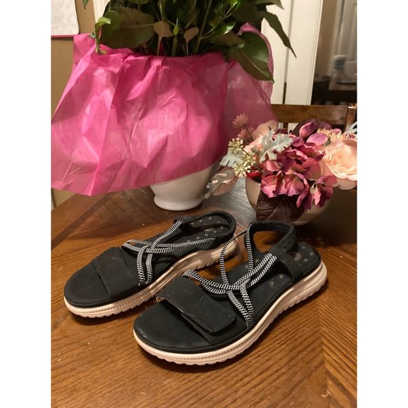 Sandals - Picture 2 of 4